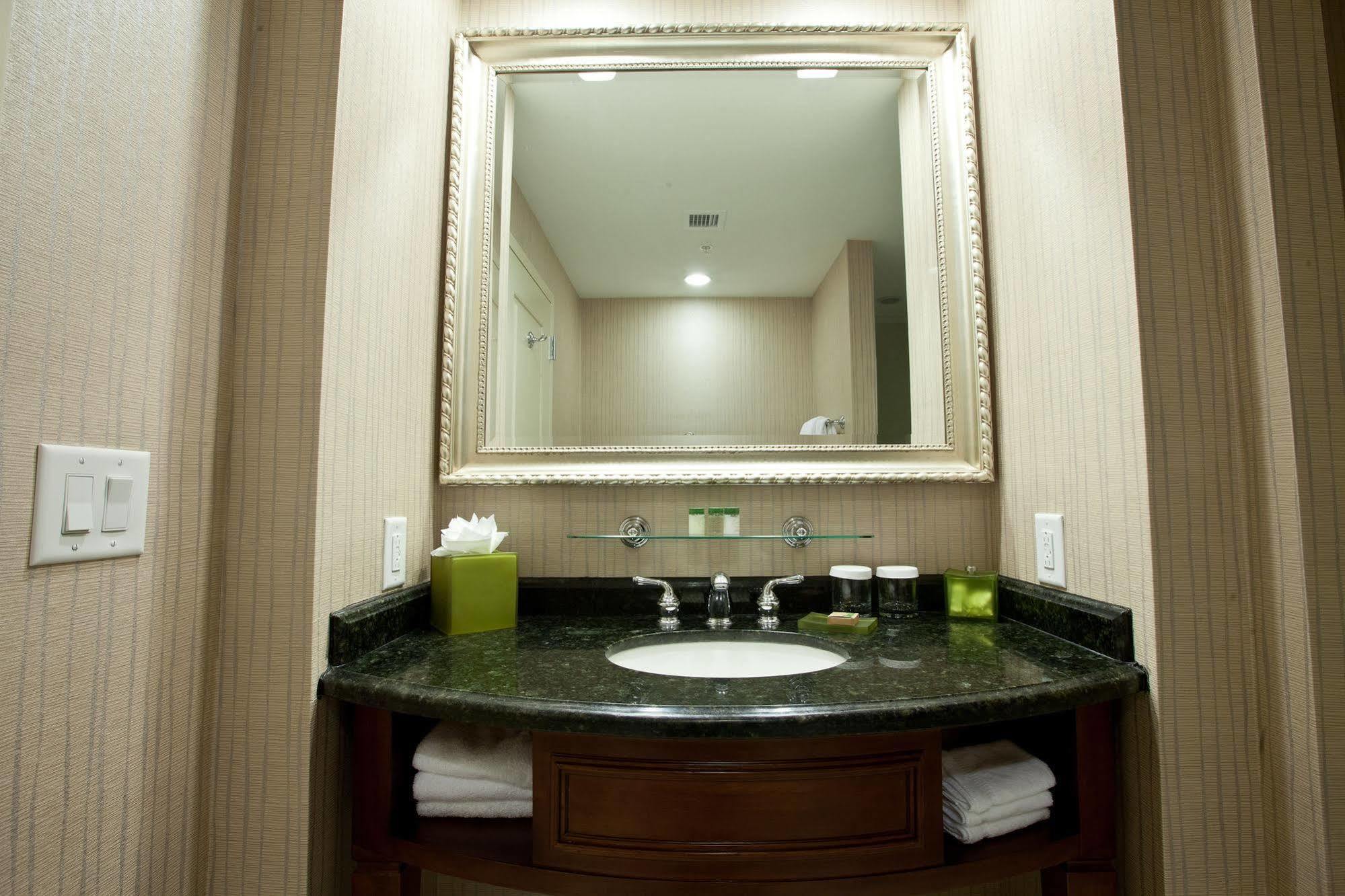 Town & Country Inn And Suites Charleston Exteriér fotografie