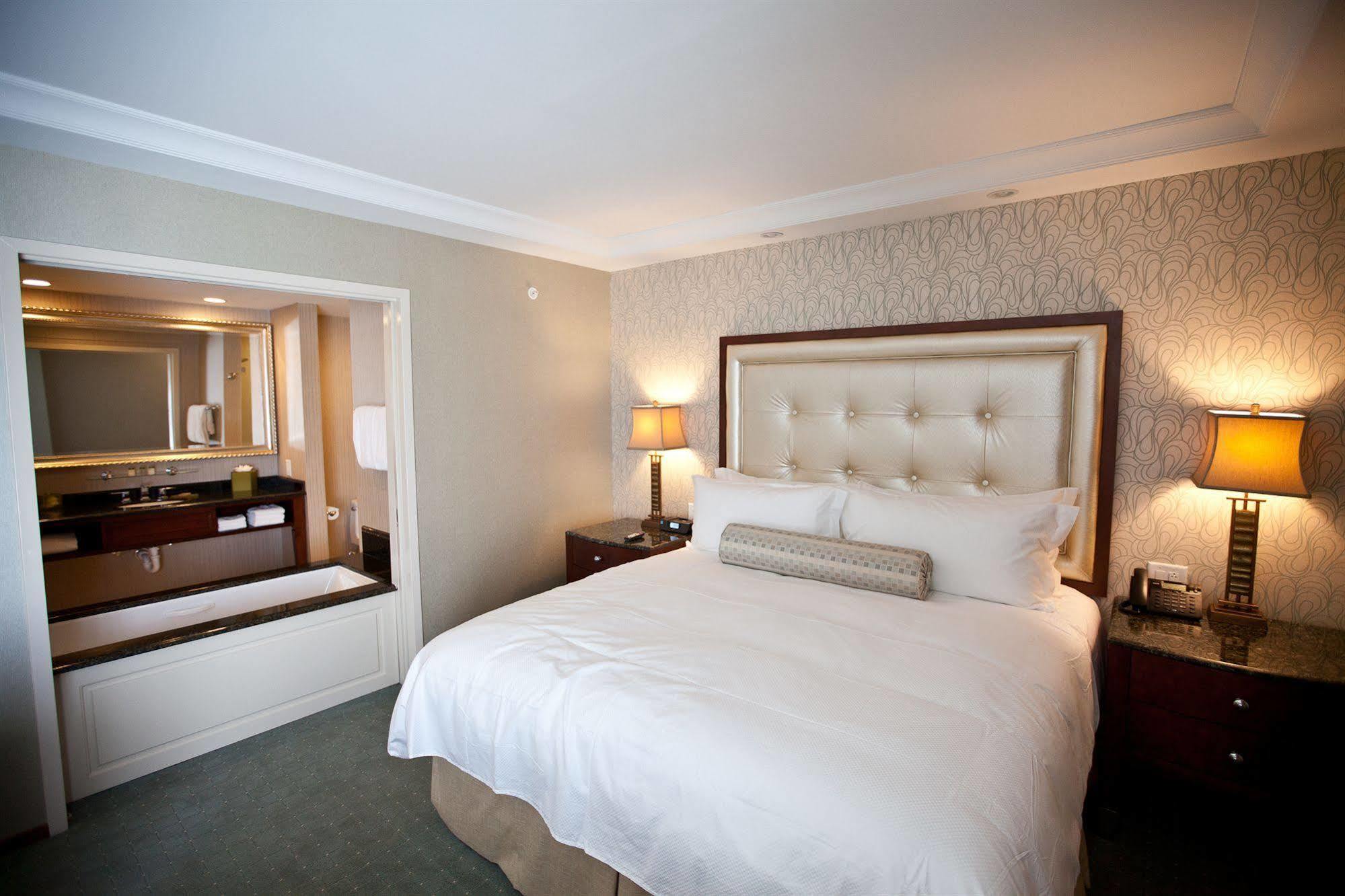 Town & Country Inn And Suites Charleston Exteriér fotografie